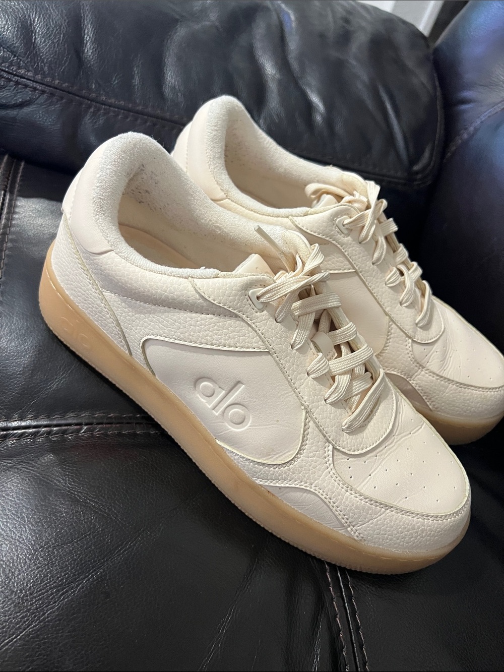 ALO  Women and Men's Casual Cream Low-Top Sneakers unisex M 9/(5  W 11